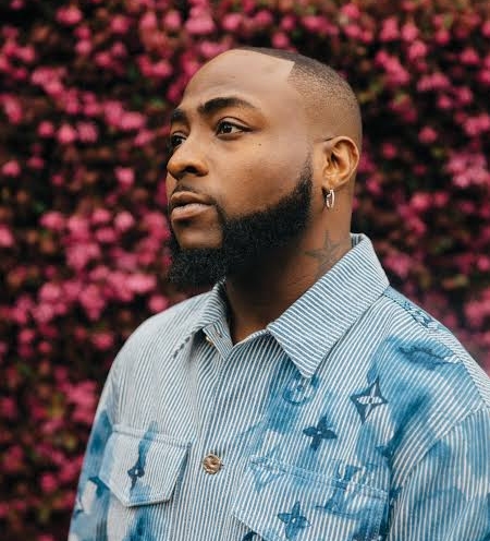 “$500k no bad sha” – Househelp seeks help from Davido after returning money he found inside his master’s pocket