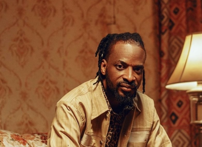 9ice picking up dollars